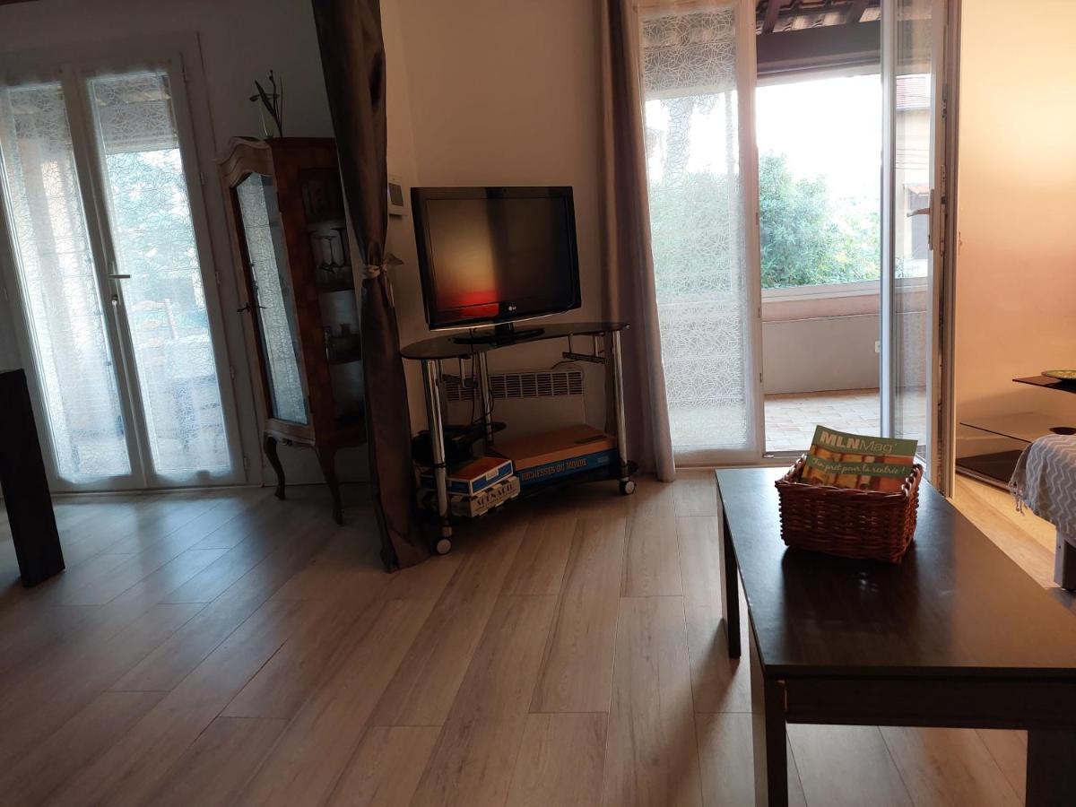 Home Tranquille Dans La Cite Du Mimosa - 2 Etoiles - Axelle Loc'Appart 망들리유 라 나플 외부 사진