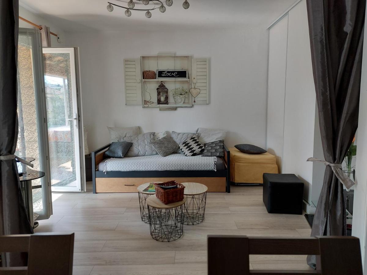 Home Tranquille Dans La Cite Du Mimosa - 2 Etoiles - Axelle Loc'Appart 망들리유 라 나플 외부 사진