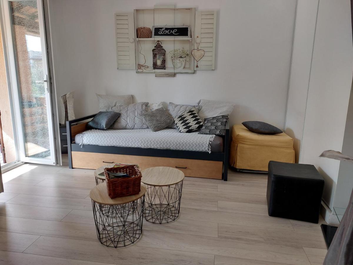 Home Tranquille Dans La Cite Du Mimosa - 2 Etoiles - Axelle Loc'Appart 망들리유 라 나플 외부 사진